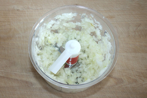 10 - Zwiebel zerkleinern / Dice onion