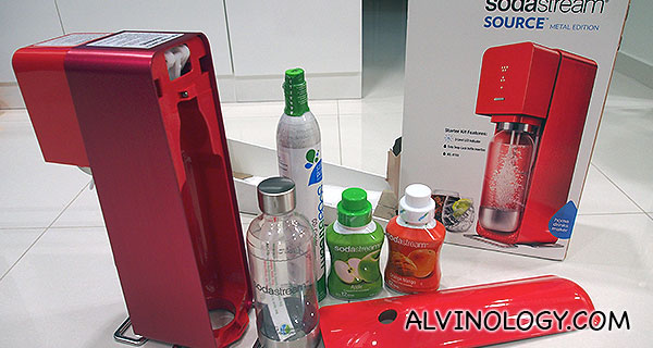 Unboxing the SodaStream Source