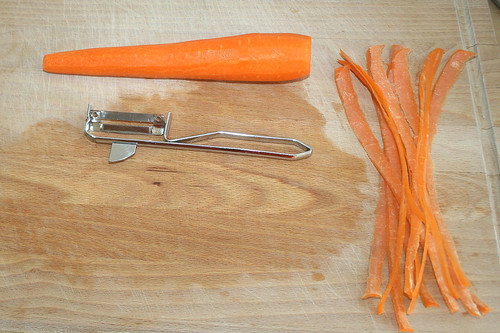 16 - Karotte schälen / Peel carrot