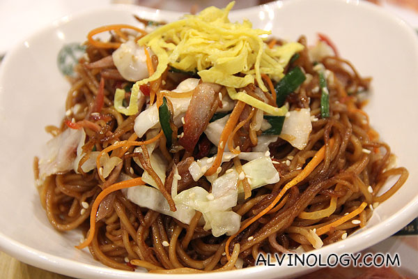 Fried Noodle with BBQ Pork and Soy Sauce (S$6.00) 