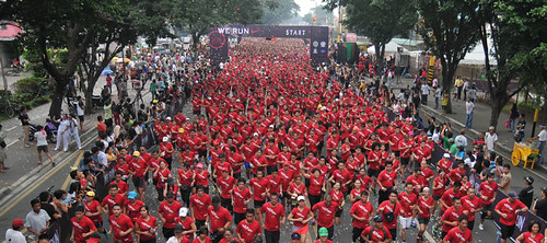 We Run MNL 2013 flags off 14000 runners in Marikina City_1.jpg