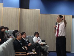 台大教授張文亮在宜蘭大學演講。