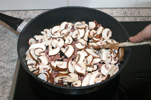 29 - Champignons hinzu geben / Add mushrooms