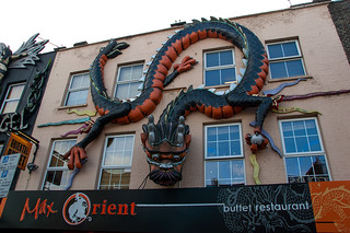 Décorations de façades sur Camden High Street (Max Orient buffet restaurant)