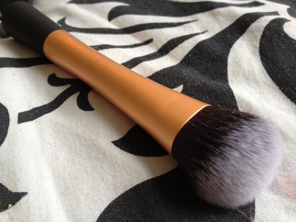 Real_Techniques_Expert_Face_Brush (7)