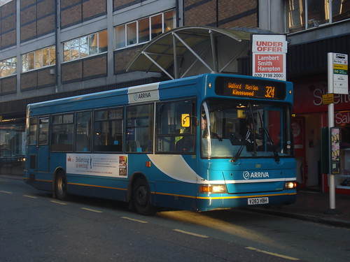 Arriva Shires 3283 on Route 324, Watford High Street