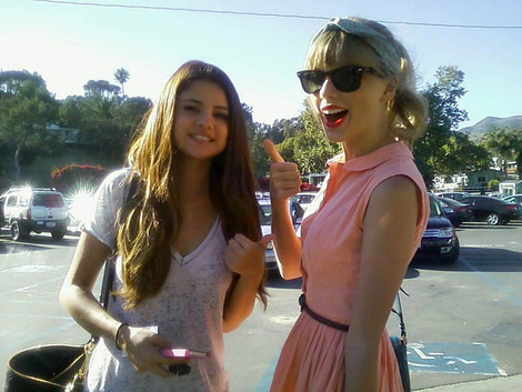 selena-gomez-and-taylor-swift-gallery