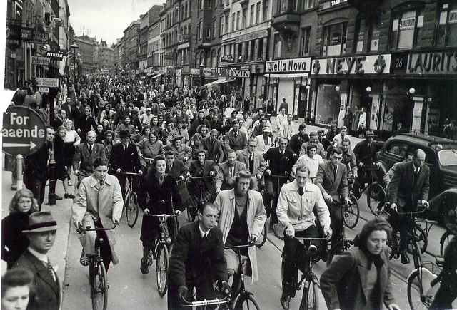 Cyclists at Nørrebrogade in Copenhagen (1940-45)