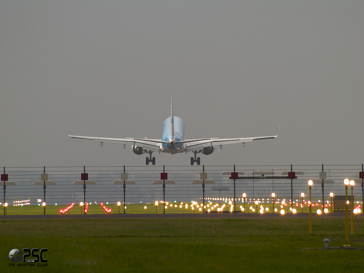 738 KLM atterraggio 681