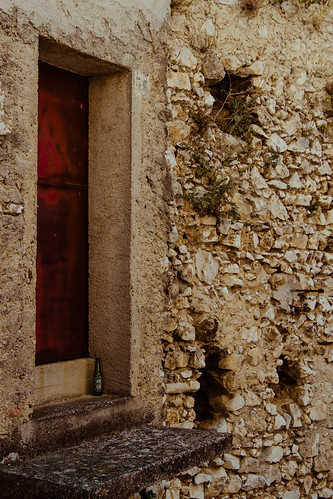 Red door by Davide Restivo