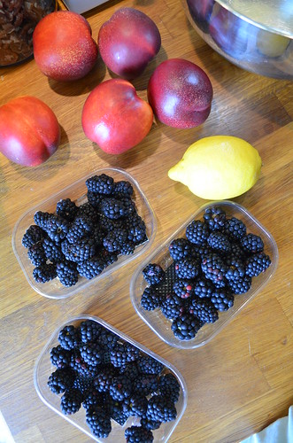 blackberry_nectarine_cobbler_fruit