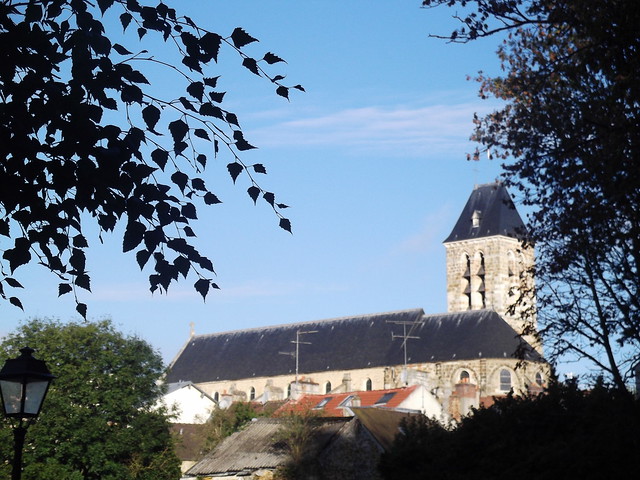 Eglise Saint-Pierre d'Arpajon sous le soleil d'octobre