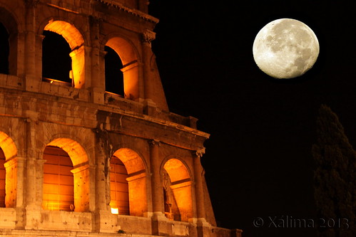 luna nel Colosseo