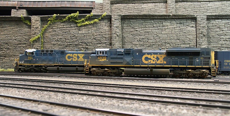MTH CSX CW44AC 561 and SD70ACe 4839