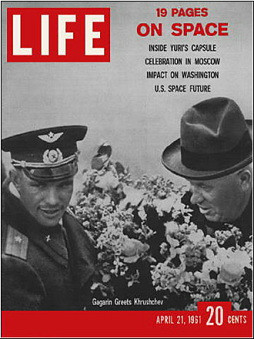 04a-Life-titelblatt-m-Gagarin-und-Chruschtschow-1961-04-21