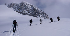 Podejscie lodowcem Studergletscher na przełęcz Oberaarjoch (3012m)