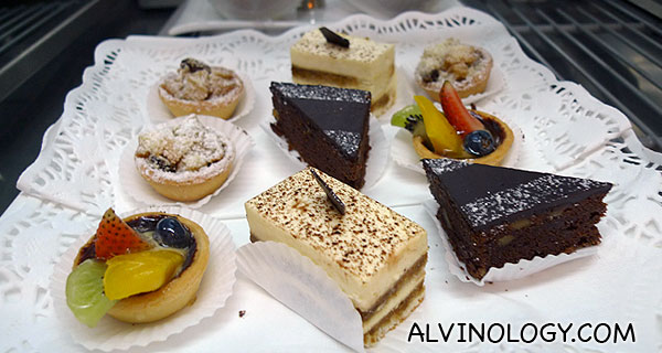 Fruit tarts and other small dessert items 