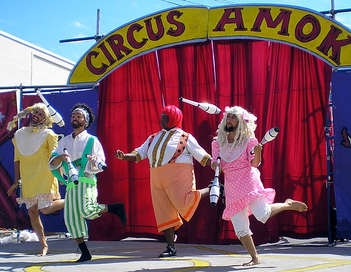 Jugglers_Circus_Amok_by_David_Shankbone