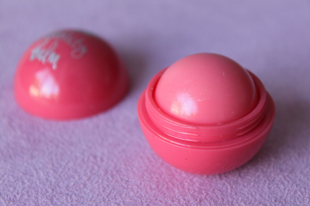 Colette accessories celebrity balm eos peach pink scent australian beauty review blog blogger aussie makeup cosmetics beautiful pretty moisturizing soft swatch honest opinion