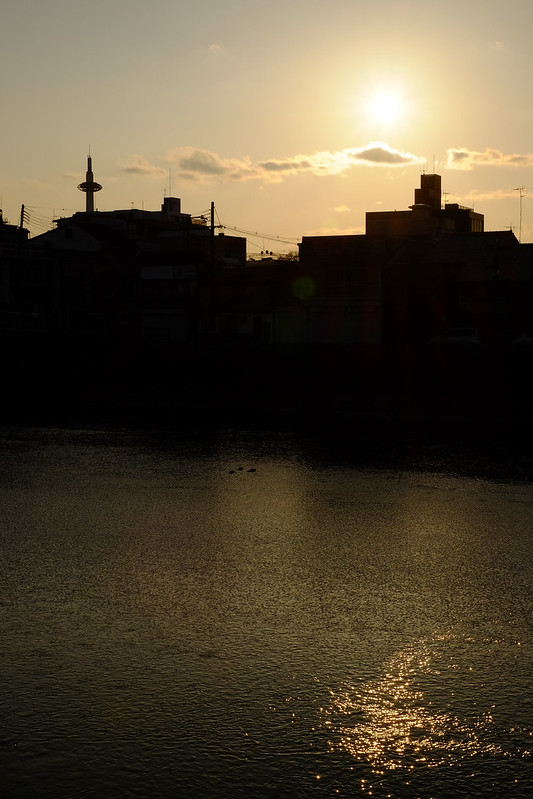 snapping at Higashiyama, Kyoto (36) Kamo River, Kyoto Tower and the sun