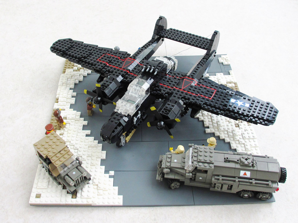 LEGO WWII Aircraft P-61 'Black Widow' diorama (2)