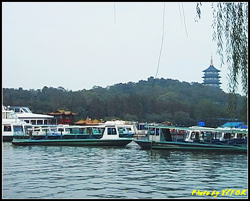 杭州 西湖 (西湖十景之一) 雷峰塔 - 094 (從西湖十景之一  蘇堤花港觀魚旁望向雷峰塔)