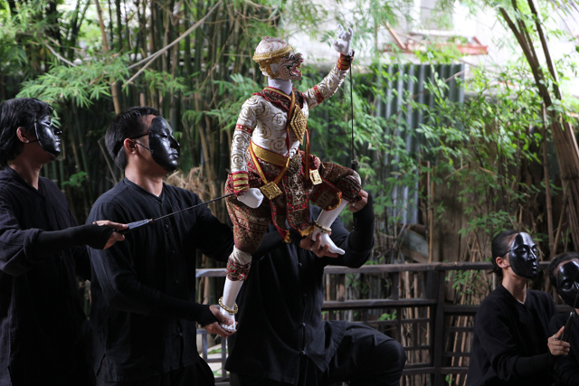 Thai puppet dance at Baan Silapin