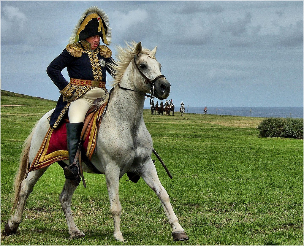 Oficial francés a caballo, del ejército de Napoleón. Autor, Jose Luis Cernadas