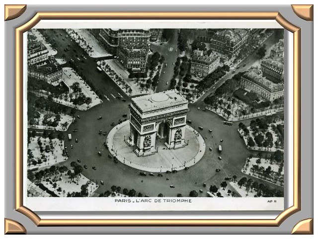 PARIS - L'ARC DE TRIOMPHE