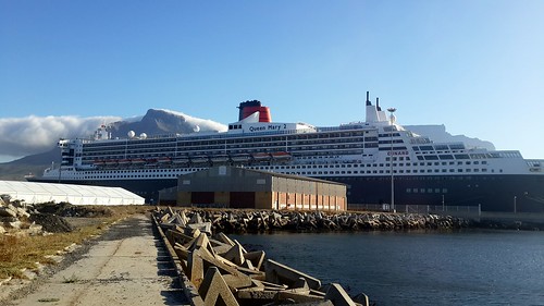 Queen Mary 2 - Cape Town Harbour - 27th January 2014 by chrisLgodden