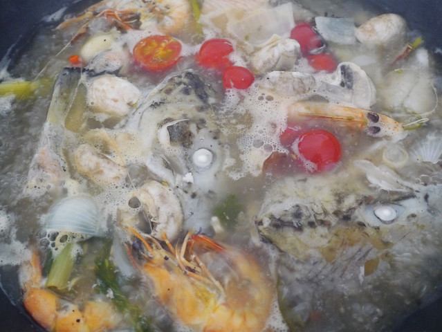 How to make tom hua pa - Lao fish head soup #9
