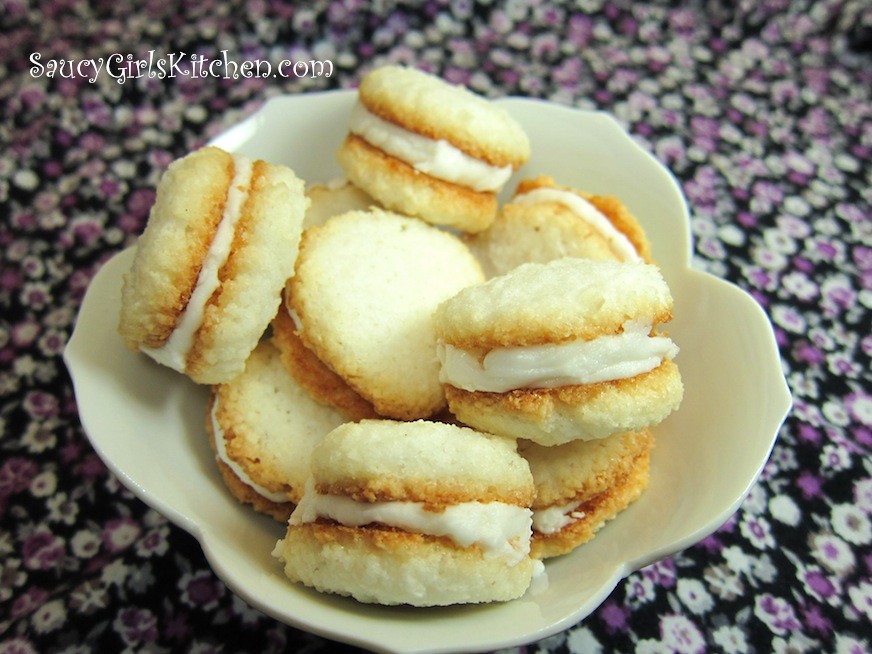 coconut cream sandwich cookies - http://www.saucygirlskitchen.com/2013/11/30/coconut-cream-sandwich-cookies/ [flickr]