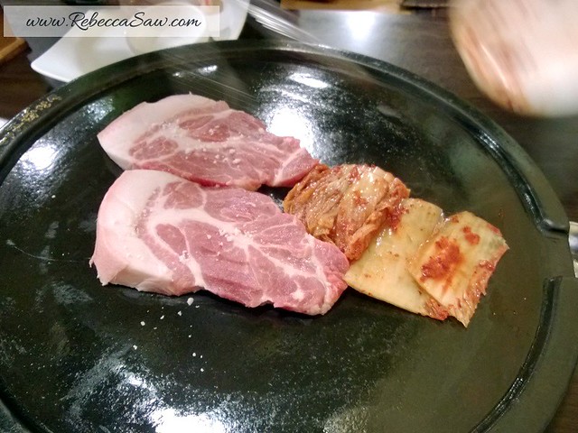 review - Jeju Island - Local food - Black Pork Heuk Dwaeji Street -009