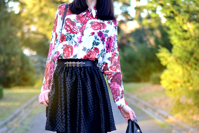 Baleeblu outfit floral blouse velvet skirt CATS & DOGS Berlin fashion blog 1