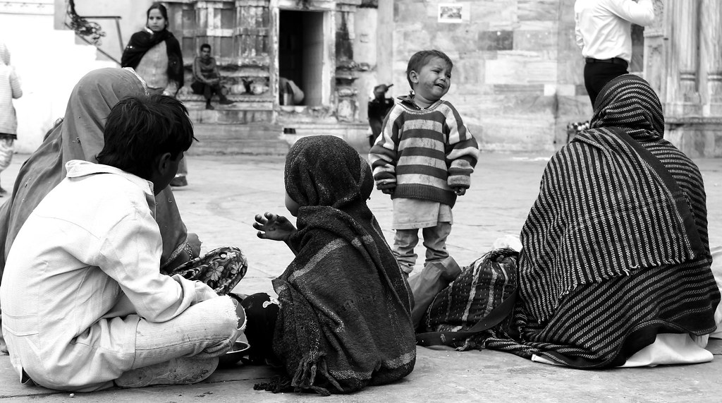 Udaipur - street kid - larger