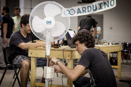 "No Friends, No Air"computer vision-based air conditioning system, winner of the first prize