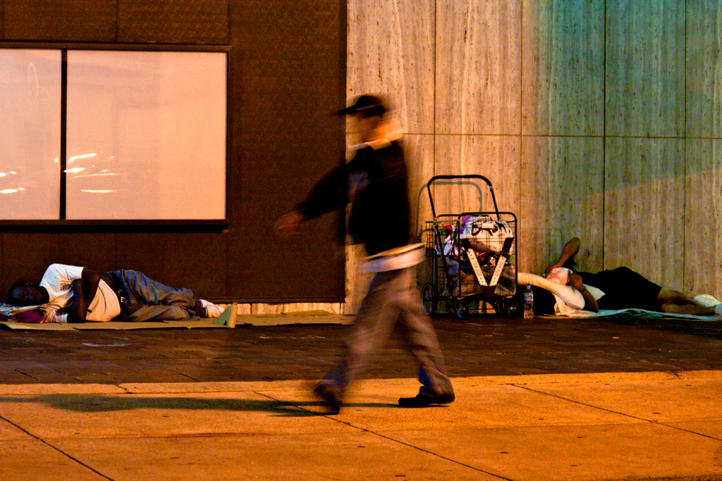 Sleepers-outside-the-Gallery-on-8-7-13--Center-City-3