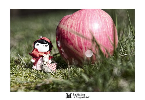 Mageritdoll: Red Riding Hood - Caperucita Roja (Resin Art Doll Jewelry - Joyas de Muñeca. Muñeca artística resina) by La Maison de Mageritdoll