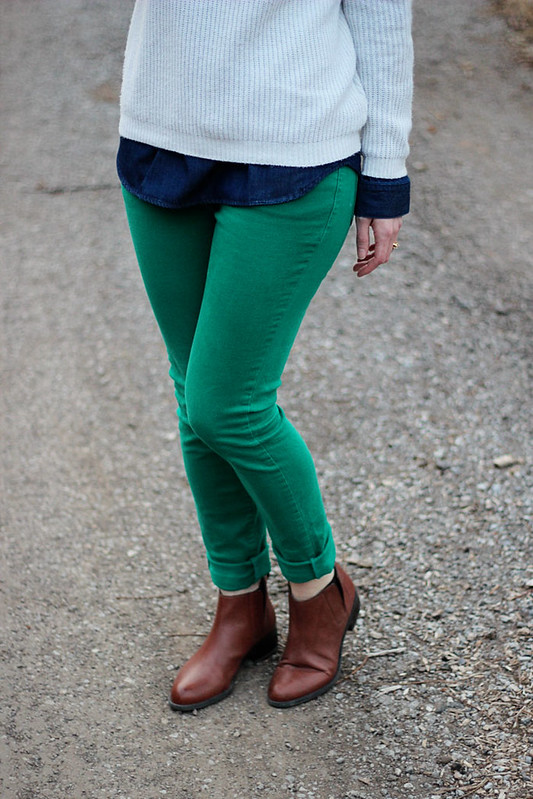 green-jeans-white-sweater5