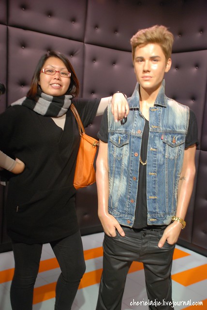 Justin Bieber wax replica & Cindy looking smug