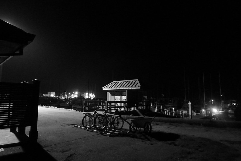 half moon bay bike rack by the docks