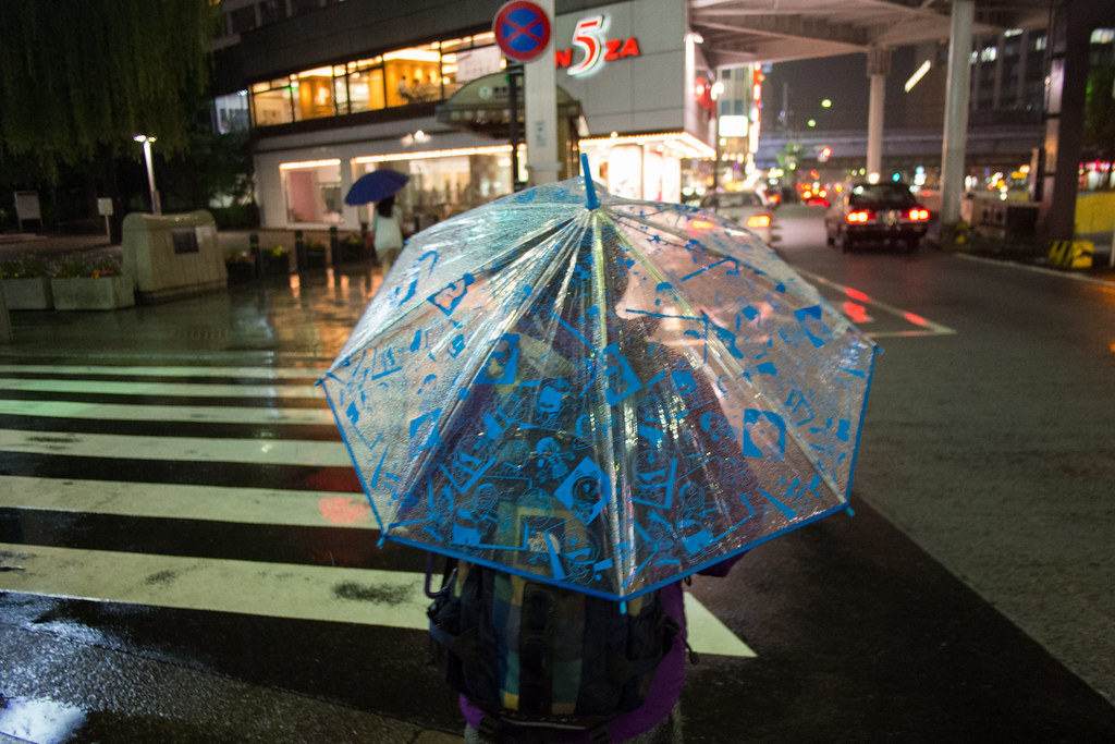 傘をさす人 2013/05/20 OMD01443
