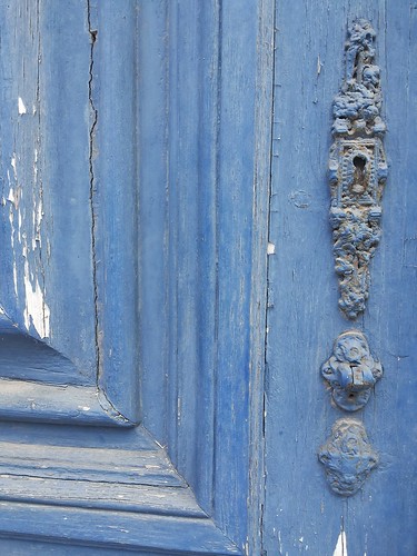 #doors #doorsworldwide #doors_p #decay #blue by Joaquim Lopes