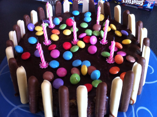 Gâteau anniversaire simple déco