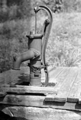 Exa + Tessar 2,8/50 - Old Water Pump 1