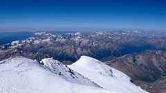 Widok ze szczytu Elbrus (5642m) na zachód.
