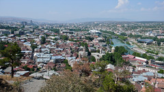 Panorama Tbilisi z górnej stacji kolejki linowej.