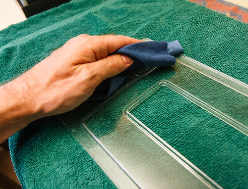 Microfiber Cloth for Cleaning Acrylic Lid of Aquarium