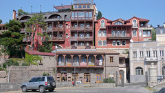 Typowa architektura w Tbilisi.