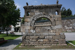 Memorial de Santo António dos Burgos ou "Moimento" da Rainha Santa em Santa Eulália, Arouca
